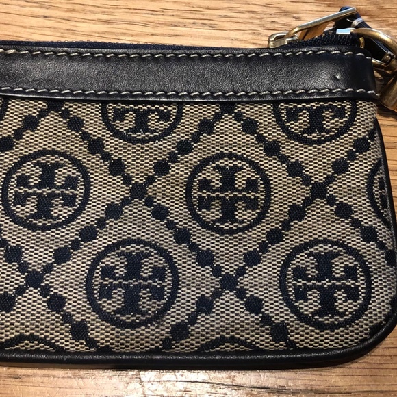 Tory Burch jacquard zippered coin purse /card case with key chain - Picture 3 of 5